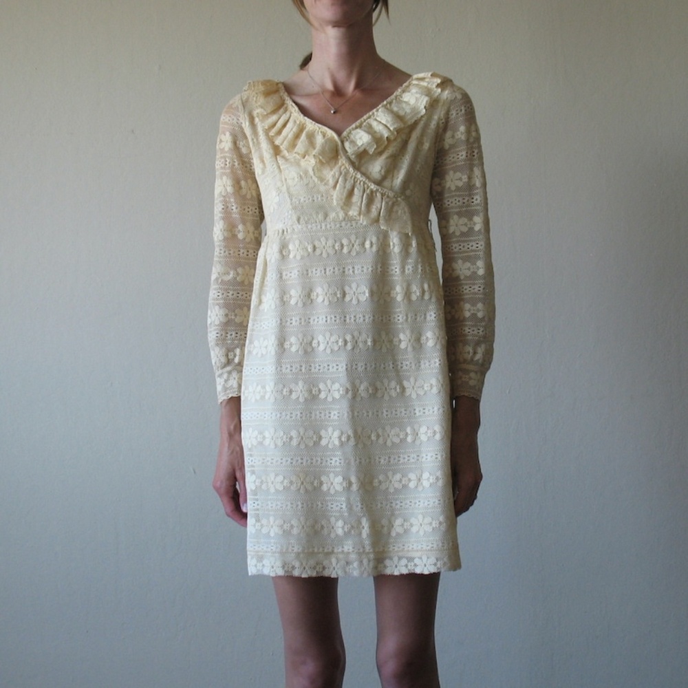 vintage 1970s buttercream lace mini dress